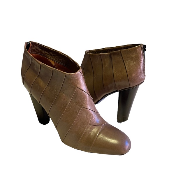 Elie Tahari Brown Pleated Leather Booties 39.5 - Picture 1 of 14